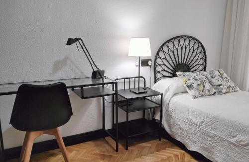 Salesas Apartment | Family-Friendly Vivienda with Parking in Van Dyck Area