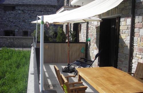 Sesue Apartment | Discover Vivienda Isabel: Pet-Friendly Oasis with Spa