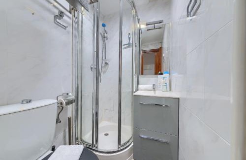 Santutxu Apartment | Relax at Refugio Azkue: Pet & Child-Friendly Retreat