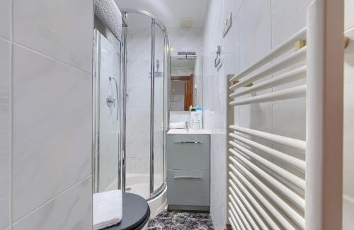 Santutxu Apartment | Relax at Refugio Azkue: Pet & Child-Friendly Retreat