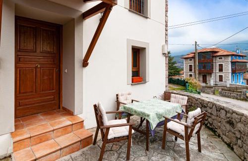 Llanes Ski Chalet | Discover Vivienda Vacacional Leo with Ocean Views & Pet Friendly