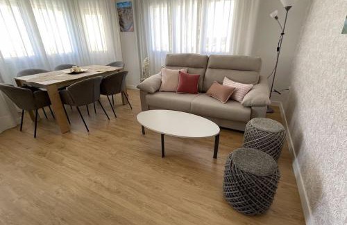 La Guardia Apartment | Guest Rated 10/10: Vivienda Vista Mayor with Family-Friendly Perks