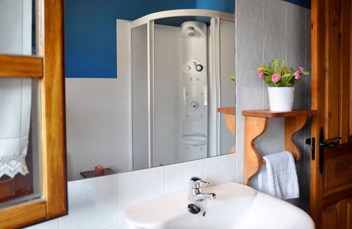 Lerones House | Explore Viviendas Rurales Los Llares: Relaxing Family Retreat