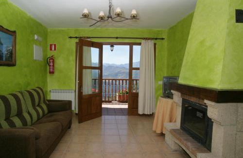 Cahecho House | Pet-Friendly Viviendas Rurales Peña Sagra with Pool & Hot Tub