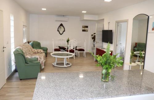 Mos House | Eclectic Vixía do Val: Pet Friendly & Highly Rated Stay