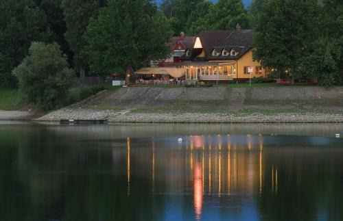 Baja House | Pet-Friendly Vizafogó Panzió with Restaurant & High Ratings