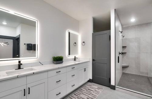 Moab South Valley Apartment | Experience Vizcaya #4: Moab's Newest Hot Tub Retreat