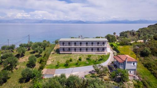 Notos Apartment | Vlassis Studios: Guest Rated 10/10, Pet & Child Friendly