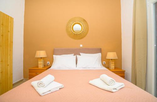 Notos Apartment | Vlassis Studios: Guest Rated 10/10, Pet & Child Friendly