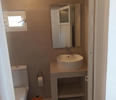 Milopotas House | Vlastos 1: A Family and Pet Friendly Getaway