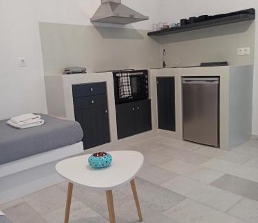 Milopotas House | Vlastos 1: A Family and Pet Friendly Getaway
