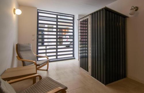 El Botanic Apartment | Discover VLC Host - Botànic Gardens: Family-Friendly Retreat
