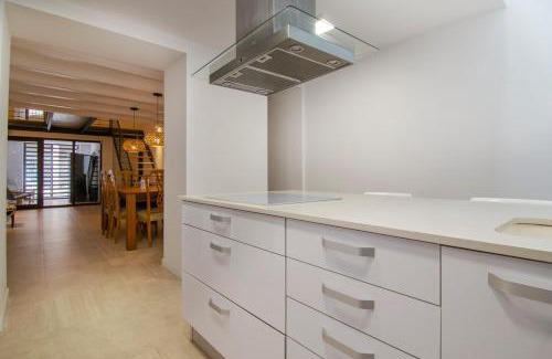 El Botanic Apartment | Discover VLC Host - Botànic Gardens: Family-Friendly Retreat