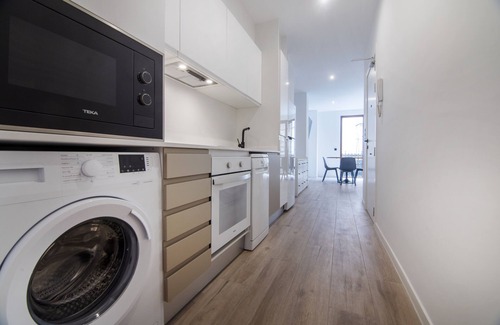 El Mercat Apartment | Modern One Bedroom Apartment in the City Center