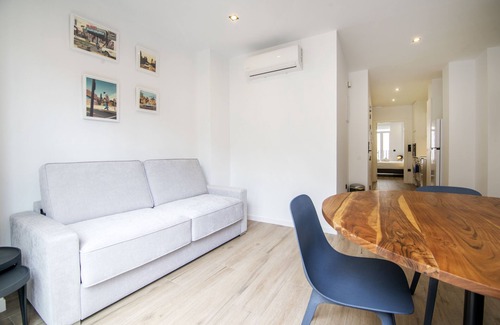 El Mercat Apartment | Historic Apartment in Old Town with Spa & Breakfast Included