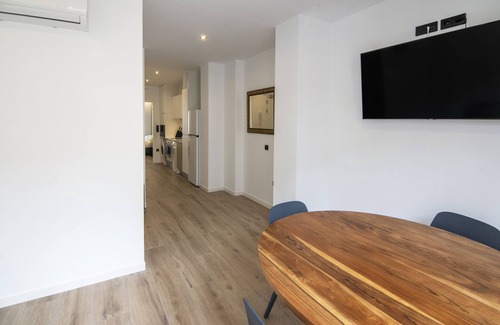 El Mercat Apartment | Historic Apartment in Old Town with Spa & Breakfast Included