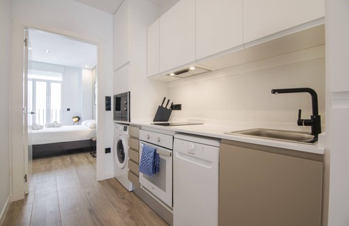 El Mercat Apartment | Historic Apartment in Old Town with Spa & Breakfast Included