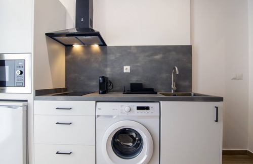 Montolivet Apartment | Welcoming Studio Near Ruzafa with Spa and Breakfast