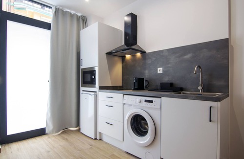 Montolivet Apartment | Welcoming Studio Near Ruzafa with Spa and Breakfast