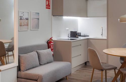 Montolivet Apartment | Valencia's Urban Retreat: Modern Studio with Spa & Breakfast