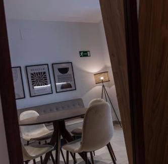 Montolivet Apartment | Family-Friendly VLC Host - Zapadores: A 4-Star Retreat