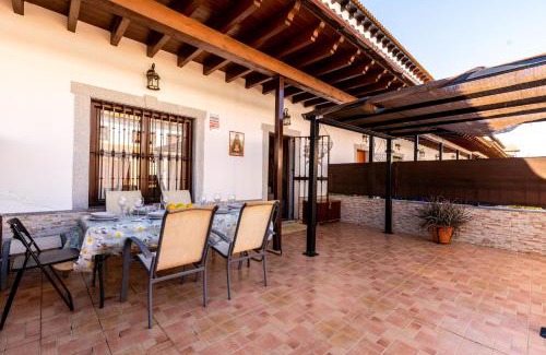 Villamanrique de la Condesa Apartment | Relax at vll Vivienda Rural Near Doñana National Park