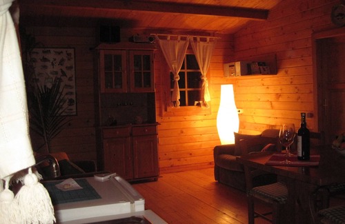 Capaci Ski Chalet | Cozy Villa by the Sea with Pool and 24-Hour Check-In