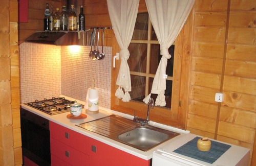 Capaci Ski Chalet | Cozy Villa by the Sea with Pool and 24-Hour Check-In