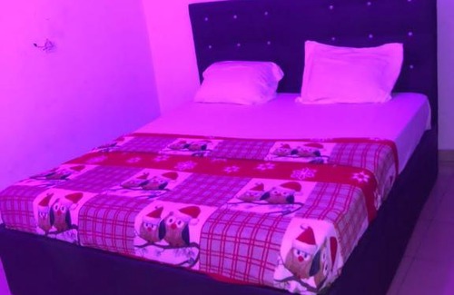 Lome Apartment | Pet-Friendly VLove Homes: Ideal for Family Getaways