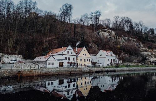 Cesky Krumlov Hotel | Discover Vltavská pohádka: Pet-Friendly Retreat Awaits