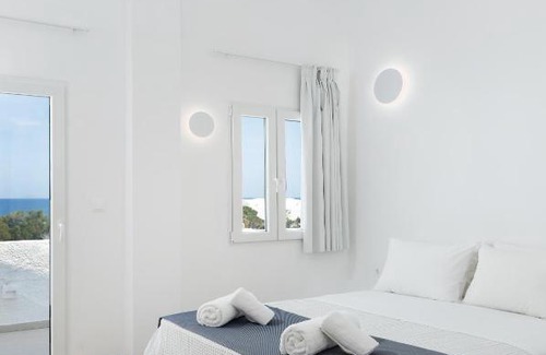 Kamari Hotel | Discover VOCA HOTEL & SUITES: Family-Friendly Retreat