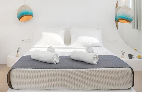 Kamari Hotel | Discover VOCA HOTEL & SUITES: Family-Friendly Retreat