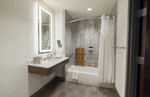 Downtown Memphis Hotel | Discover Hotel Napoleon Memphis: 4-Star Comfort Awaits