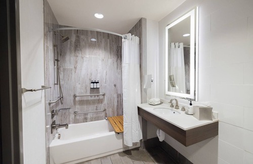 Downtown Memphis Hotel | Discover Hotel Napoleon Memphis: 4-Star Comfort Awaits