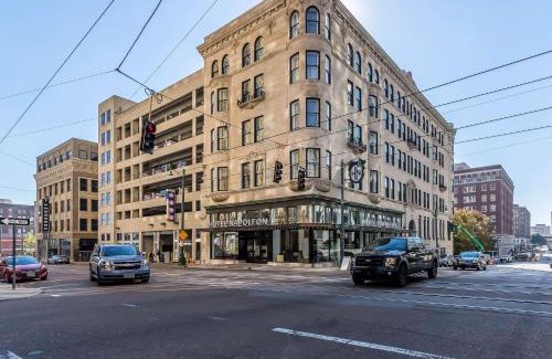 Downtown Memphis Hotel | Enjoy Comfort at Hotel Napoleon Memphis - Pet Friendly Stay