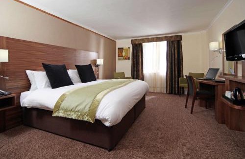 Willian Hotel | Discover Relaxation at Letchworth Hall with Spa & Pool