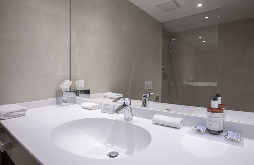 Podgorica Hotel | Elegant voco Podgorica: 5-Star Amenities & Impressive Reviews
