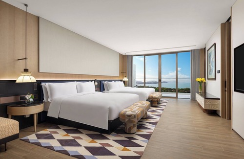 Sanya Hotel | voco Sanya Dadonghai by IHG