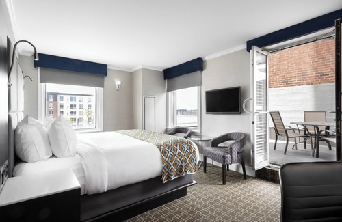 Columbia Hotel | Peak Comfort at voco, The Tiger Hotel in Columbia, MO