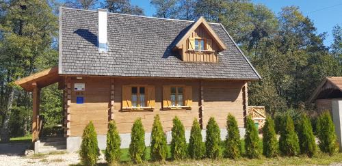 Vrelo Korenicko House | Experience Vodenica Vrelo Chalets with Hot Tub & Kitchen