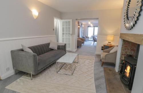 Whitby House | Discover Voebroch: Pet-Friendly Retreat with Pool Access