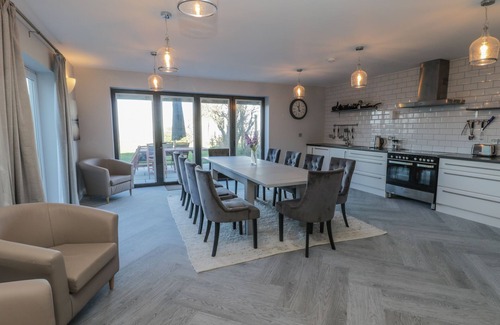 Whitby Cottage | Pet-Friendly VOEBROCH: Cozy Cottage with Ocean Views