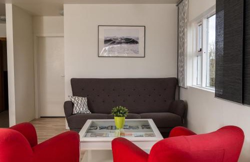 Reykjahlið House | Family-Friendly Vogar Travel Service with Dining & Kitchenette