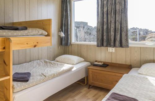 Reykjahlið House | Family-Friendly Vogar Travel Service with Dining & Kitchenette