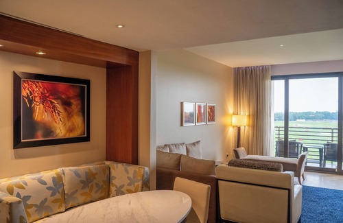 Khalifa City Hotel | Relax at VOGO Abu Dhabi Golf Resort & Spa - 5 Star Comfort