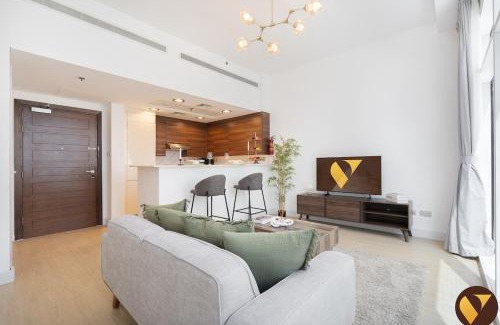 Downtown Dubai Apartment | Vogue in Heart of Business Bay One Bedroom Apartment with Balcony Walkable to Dubai Mall and Burj Khalifa