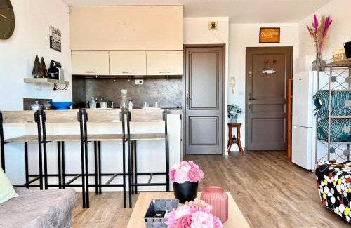 Fos-sur-Mer Apartment | Voile de Mer - 2 Studios Bord de Mer, 2 SDB, CLIM, 5 personnes