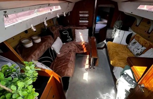 Le Ru Boat Rental | Seaside Escape at Voilier pour Rêveries marines