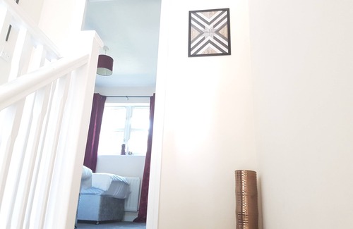 Netley House | Vokes House: Family-Friendly Stay with Parking & Breakfast