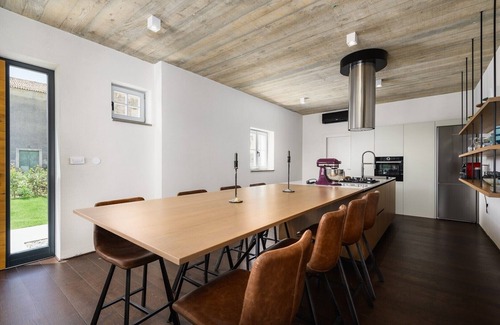 Momjan House | Relaxing Villa Volare e Cantare with Heated Pool & Spa